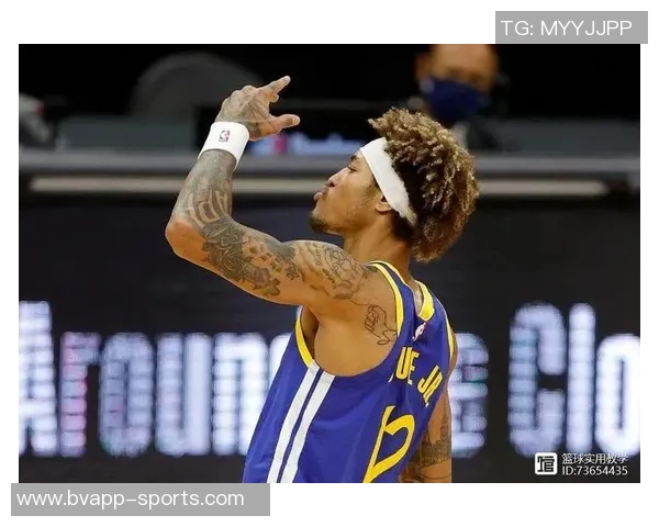 乌布雷拼劲十足全场表现出色贡献17分11板三分命中率高达60